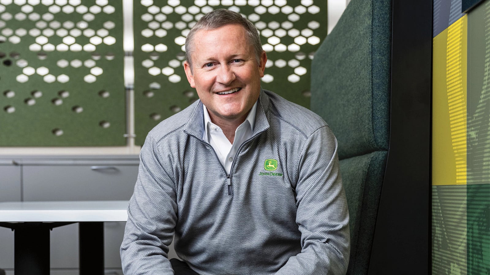 John C. May na Sede da John Deere