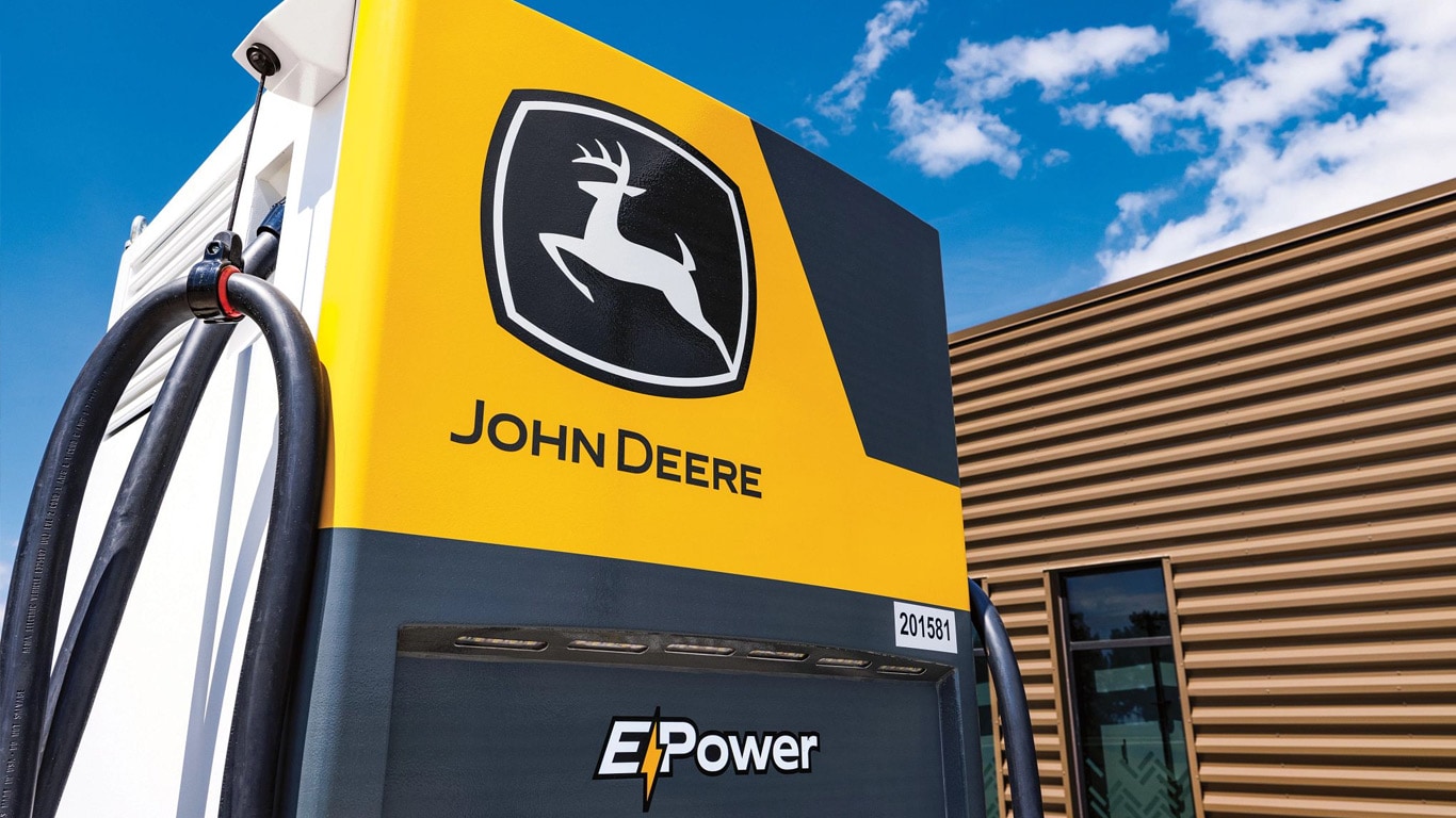 Imagem ampliada de uma estação de carregamento John Deere E-Power