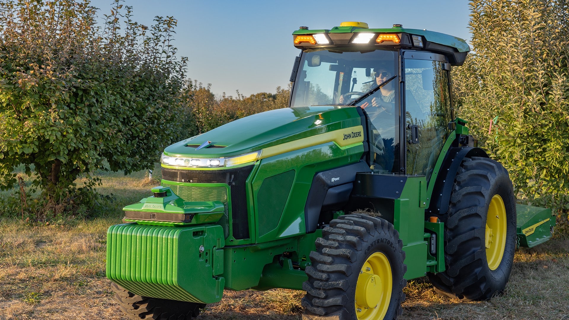 Trator elétrico a bateria: para aqueles que procuram uma solução sustentável para as suas operações agrícolas, a John Deere apresenta o protótipo E-Power