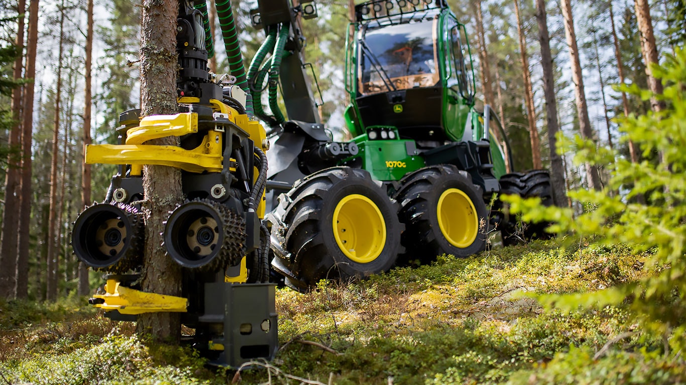 John Deere 1070G com H212