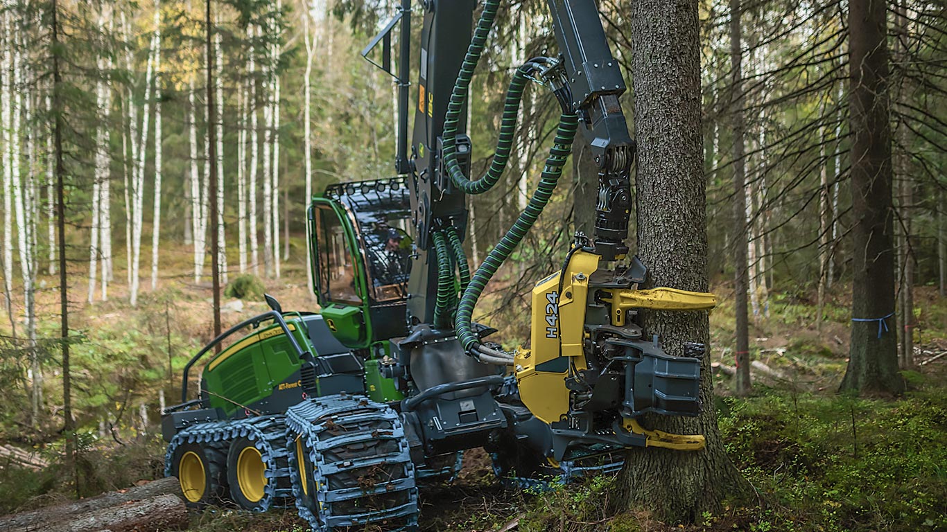 John Deere 1170G com cabeça da ceifeira H424