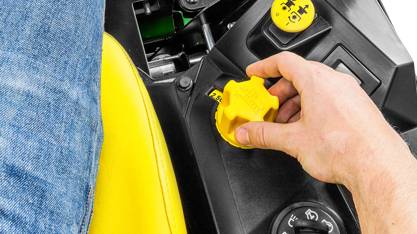 Cortadores de relva comerciais ZTrak com raio de viragem zero e com motor grande