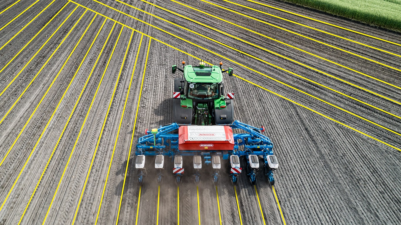 Vista superior dos tratores John Deere com AutoPath
