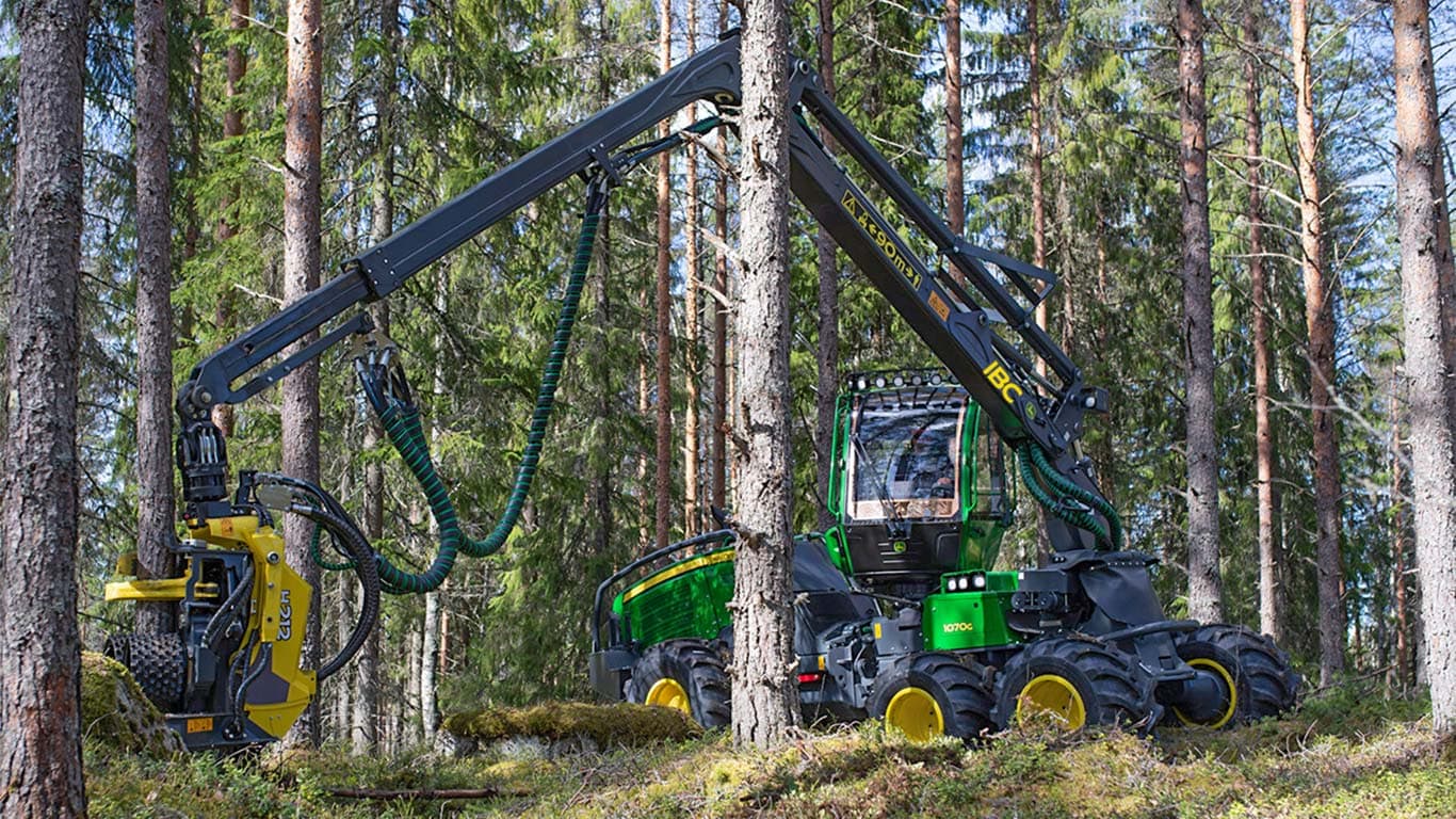 John Deere 1070G com H212